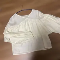 시어 블라우스 프릴 긴팔 화이트 투명감