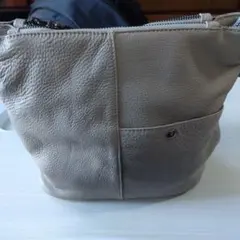 新品 未使用ベージュ レザー ショルダーバッグ 中型