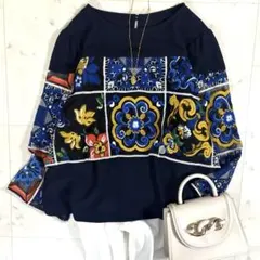 美品 ダイアグラム グレースコンチネンタル タイル刺繍トップ ブラウス ネイビー