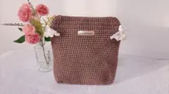 フリル付き大きめポーチ