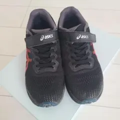 値下げ‼️asics スニーカー 黒/オレンジ　２２cm