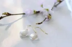 ＊少しいびつなコイン型淡水パールの一粒ピアス＊