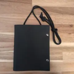 ブラックナイロンポーチ 　調整可能ストラップ付き