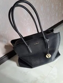 FURLA 黒 ハンドバッグ　レディースバック　レザー