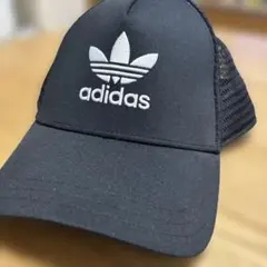 adidas ブラック メッシュバックキャップ
