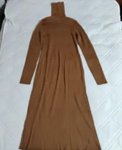 UNIQLOブラウン ニットワンピース タートルネック