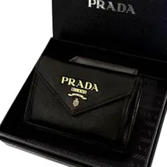 ✨美品✨ プラダ 三つ折り財布 金ロゴ レター型 ヴィッテロダイノ シボ