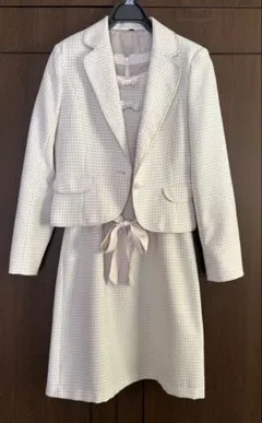 ホワイト スーツ・セット リボン付き