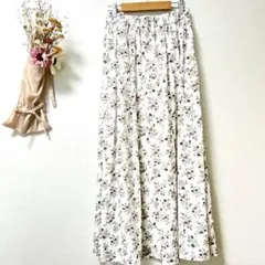 テチチ　上品 モノトーン 花柄 フレアスカート 花柄ロングスカート ホワイト