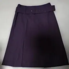 美品　セオリー　赤紫色のひざ丈ボックススカート 　共布ベルト付き