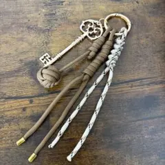 パラコードチャーム（ブラウン×キーチャーム）じゃらじゃらキーホルダー　カギ