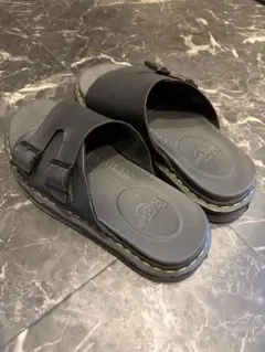 【値下げしました】【美品】Dr. Martens サンダル ブラック 2本ベルトのサムネイル