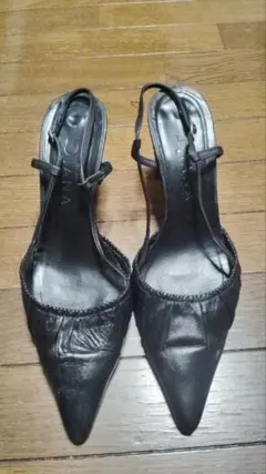 黒 ポインテッドトゥ スリングバック ハイヒール