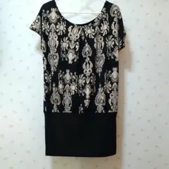 黒とベージュのフラワー模様チュニック　Mサイズ