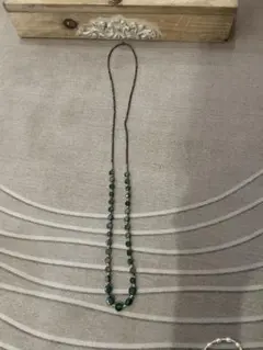 緑色ビーズのロングネックレス