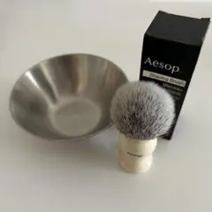Aesop ダブルエッジ レイザー + シェービング ブラシ ダブルエッジ レイザー | シェービング用品 | Aesop (イソップ) 日本