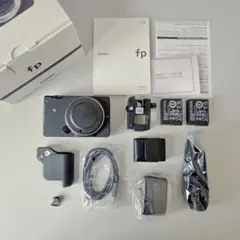 SIGMA fp ボディ + 予備バッテリーと純正ハンドグリップ 付き (交渉可のサムネイル