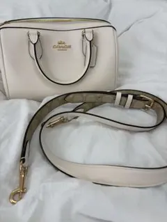 新品　未使用　COACH ショルダーバッグ ホワイトのサムネイル