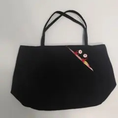 黒いトートバッグ 花柄内装