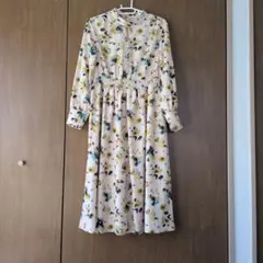 美品✨ ゾーイ ハワイアン柄 ワンピース ノースリーブ 総柄 ゴルフ 赤 人気 美品✨ ゾーイ ハワイアン柄 ワンピース ノースリーブ 総柄 ゴルフ 赤