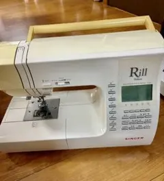 美品 SINGER シンガー コンピューターミシン Rill 1050DX 日本製 MADE IN JAPAN メンテナンス 内部まで清掃 完全除菌済 1050 DX 現行機種 1080DXとほぼ同性能 2026年最新】ミシン シンガー 1050dxの人気アイテム - メルカリ