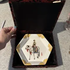 辻常陸 陶板画 宮内庁御用達 道化師と犬 - メルカリ