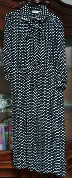 伊太利屋 水玉模様 　七分袖 ロングワンピース