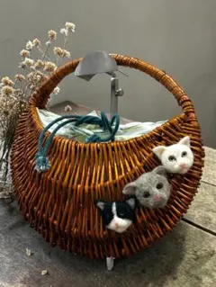 かわいい　ハーフムーン型　カゴバッグ　猫ちゃんモチーフ　ハンドメイド！