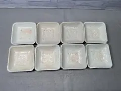 時代　陽刻　白磁　小皿　二種　8枚のサムネイル