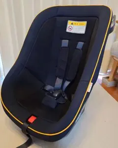 TAKATA チャイルドシート 本体 ブラック ビーンズ　新生児からのサムネイル