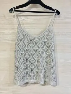 【美品】かぎ編み風 キャミソール ホワイト シルバー　ノースリーブ ラメのサムネイル
