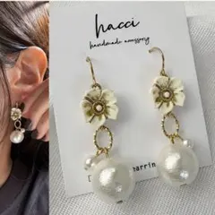 #402 アクリルフラワー　コットンパール　4ミリスワロパールピアス/イヤリング