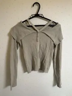 オフショルダー ベージュ ニット 長袖