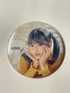 twice モモ　缶バッジ