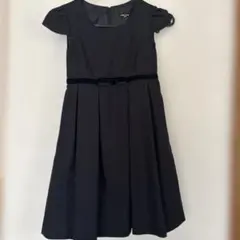 黒のノースリーブワンピース