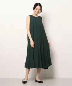 ノースリーブダークグリーンワンピース