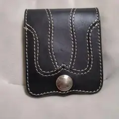 黒レザー二つ折り財布 スナップボタン付き