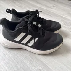 adidas kids スニーカー