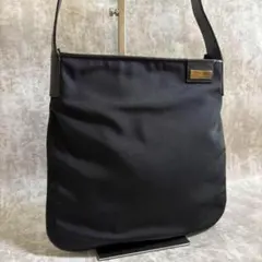 I49 GUCCI グッチ　ショルダーバッグ　オールブラック　ロゴ金具　GG柄