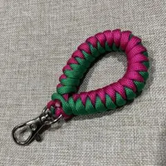 【Handmade】パラコードフィンガーストラップ兼キーホルダー　緑　ピンク