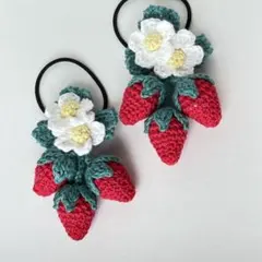 いちごのヘアゴム　赤　２個セット　ハンドメイド　新品