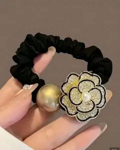 ブラック花　モチーフヘアゴム　1個