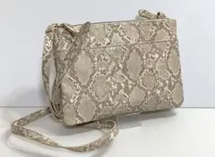 新品　ジーユー GU 女性向 マルチルーム ミニショルダーバッグ ヘビ柄風　合皮