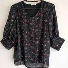 earthmusic＆ecology花柄パフスリーブVネックブラウス