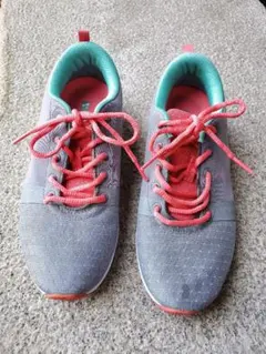asicsスニーカー