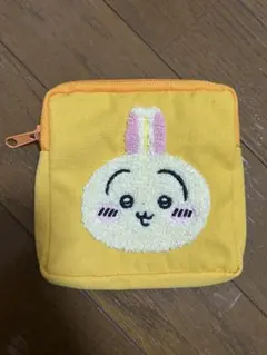 ちいかわ　もこもこポーチ　うさぎ