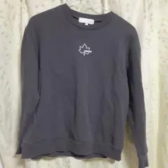 グレー 長袖トレーナー ロゴパッチ付き