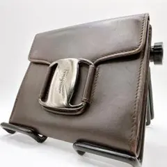 【希少】フェラガモ ヴァラ 金具 二つ折財布 ダークブラウン レザー イタリア製のサムネイル