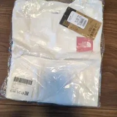 ノースフェイス　スモールスクエアロゴTシャツ　140　白　新品のサムネイル