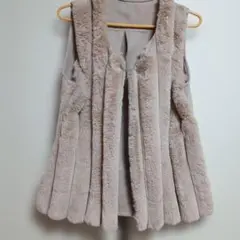 ベージュ フェイクファーベスト